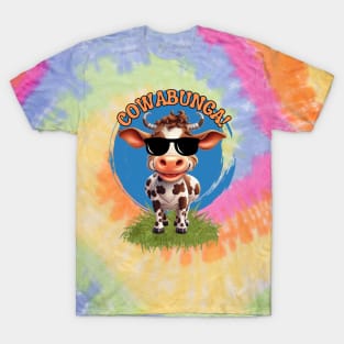 Cute Funny cow with sunglasses saying Cowabunga! T-Shirt